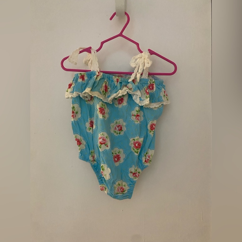 🎀 Tutu & Lulu Floral Baby Bodysuit – Size 6–12 Months 🎀